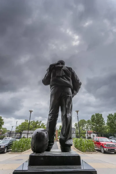 Statue von Nile Kinnick auf dem Campus der Universität von Iowa — Stockfoto