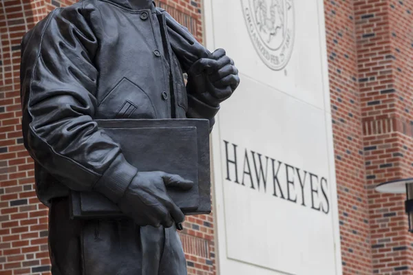 Estatua del Nilo Kinnick en el Campus de la Universidad de Iowa —  Fotos de Stock