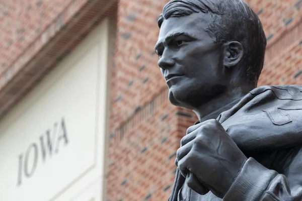 Statue Of Nile Kinnick On The Campus Of The University Of Iowa — Stock Photo, Image