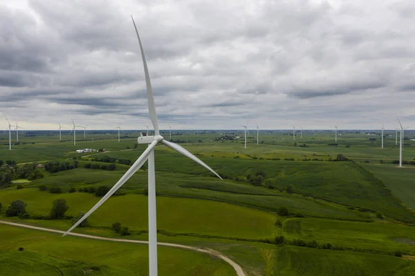 Air Mills Station Making Alternative Energy Against The Sky — Stock Photo, Image