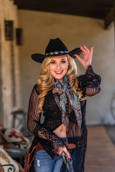 Una Splendida Modella Bionda Vestita Cowgirl Gode Del Tempo All — Foto Stock