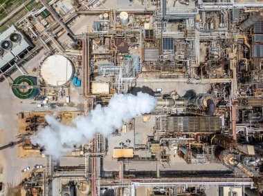 30 Mayıs 2020 Teksas Şehri, Teksas Teksas Körfezi kıyısındaki bir petrol rafinerisinin havadan görünüşü