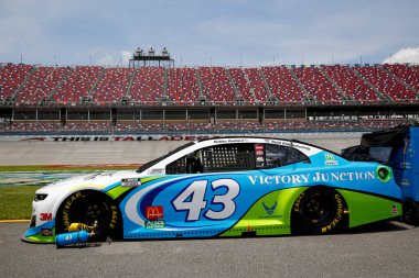 Darrell Wallace, Jr. (43), Lincoln, Alabama 'daki Talladega Superspeedway' deki GEICO 500 yarışına hazırlanıyor..