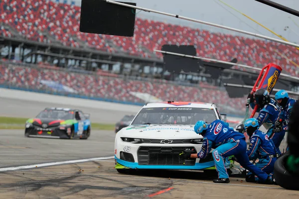 Darrell Wallace Tekee Pysähdyspaikan Geico 500 Lle Talladega Superspeedwayllä Lincolnissa — kuvapankkivalokuva