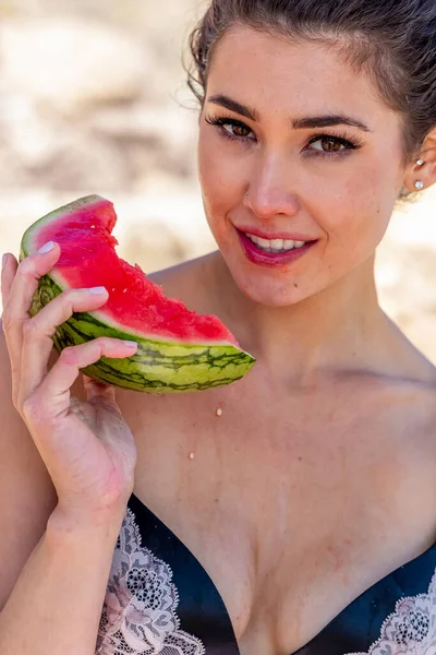 Gorgeous Brunette Bikini Model Enjoying Armelon Beach Sunny Day — стоковое фото