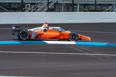Toronto, Kanada 'dan JAMES HINCHCLIFFE (29) Indianapolis, Indiana' daki Indianapolis Motor Yarış Pisti 'nde GMR Grand Prix için pratik yapıyor..