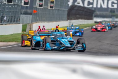 Indianapolis, Indiana 'daki Indianapolis Motor Yarış Pisti' nde yapılan GMR Grand Prix yarışı sırasında İngiltere 'nin 59 yaşındaki MAX CHILTON (59) virajlardan geçmektedir..