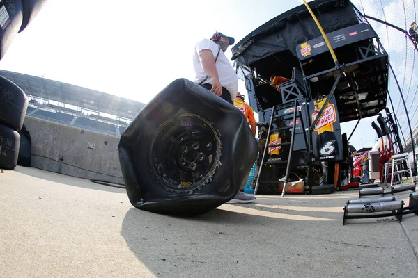 Ryan Newman Hace Una Parada Boxes Para Big Machine Hand —  Fotos de Stock