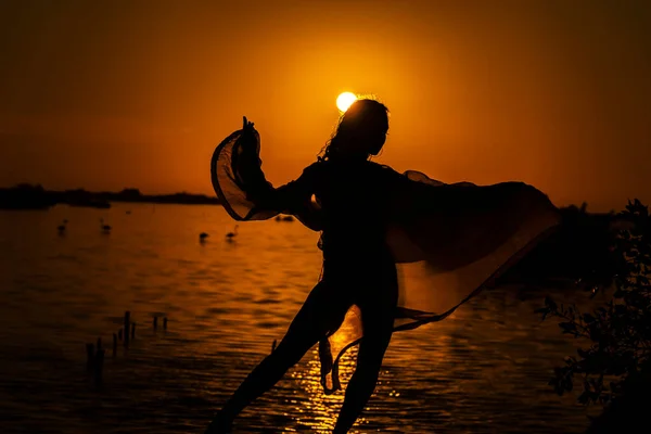 Beautiful Latin Model Silhouetted She Poses Rising Sun Her Exotic — Stock Photo, Image