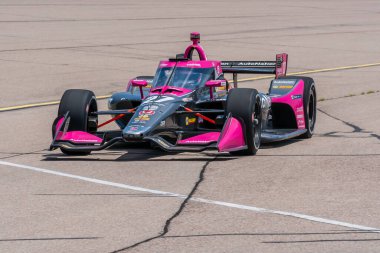 ABD 'li ALEXANDER ROSSI (98) Iowa INDYCAR için Newton, Iowa' daki Iowa Speedway 'de 250ler uygulamaları.