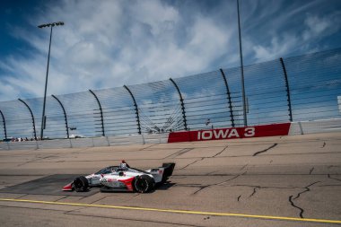 ABD 'li MARCO Andretti (98) Iowa INDYCAR için Newton, Iowa' daki Iowa Speedway 'de 250' li yaşlarda pratik yapmaktadır..