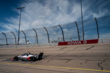 ABD 'li MARCO Andretti (98) Iowa INDYCAR için Newton, Iowa' daki Iowa Speedway 'de 250' li yaşlarda pratik yapmaktadır..