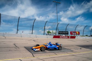 Auckland, Yeni Zelanda 'dan SCOTT DIXON (9) Newton, Iowa' daki Iowa Speedway 'de Iowa INDYCAR 250' ler için uygulamalar.