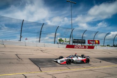 ABD 'li MARCO Andretti (98) Iowa INDYCAR için Newton, Iowa' daki Iowa Speedway 'de 250' li yaşlarda pratik yapmaktadır..