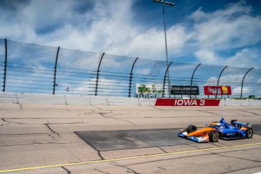 Auckland, Yeni Zelanda 'dan SCOTT DIXON (9) Newton, Iowa' daki Iowa Speedway 'de Iowa INDYCAR 250' ler için uygulamalar.