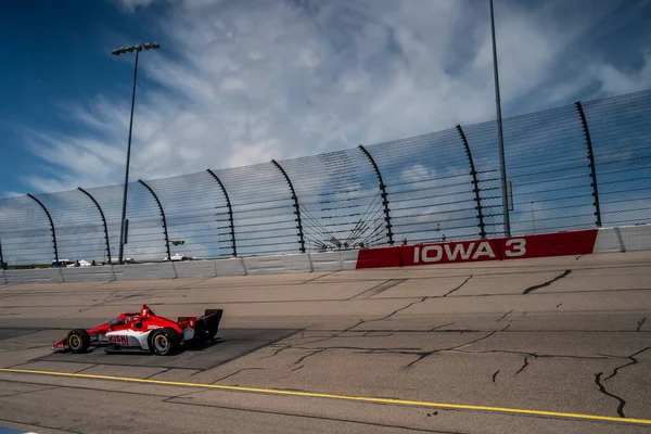 İsveç 'in Kumla kentinden MARCUS ERICSSON (8) Newton, Iowa' daki Iowa Speedway 'de Iowa INDYCAR 250ler için pratik yapmaktadır..