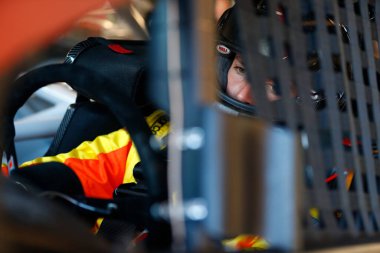 Ross Chastain (6) Avondale, Arizona 'daki Phoenix Hipodromu' nda FanShield 500 için antrenman yapıyor..