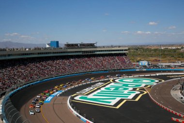 NASCAR Cup Serisi takımları Avondale, Arizona 'daki Phoenix Hipodromu' ndaki FanShield 500 için piste çıkıyor..