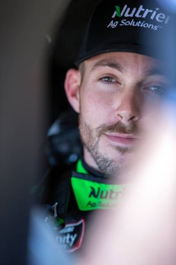 Ross Chastain (10), Avondale, Arizona 'daki Phoenix Hipodromu' nda LS Traktör 200 için antrenman yapıyor..