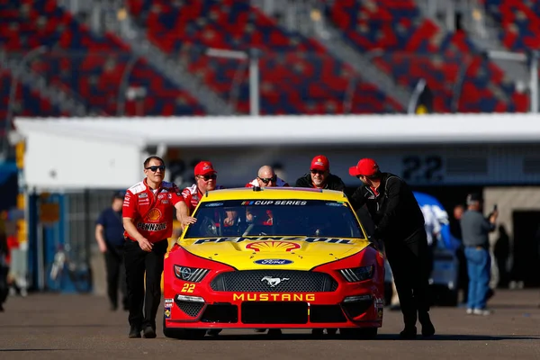 Joey Logano Bereitet Sich Auf Die Qualifikation Für Das Fanshield — Stockfoto