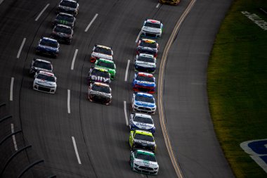Joey Logano (22), Lincoln, Alabama 'daki Talladega Superspeedway' de GEICO 500 için yarışıyor..
