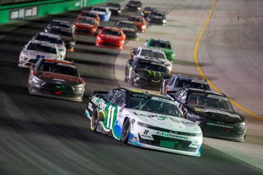 Justin Haley (11) Sparta, Kentucky 'deki Kentucky Speedway' de Shady Ray 200 için yarışıyor..