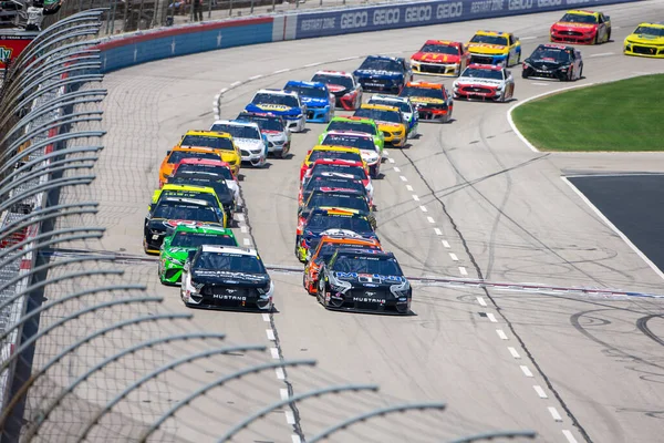 Aric Almirola Corridas Para Posição Reilly Auto Parts 500 Texas — Fotografia de Stock