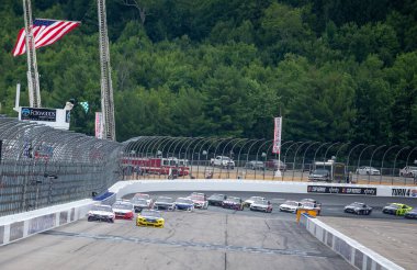 02 Ağustos 2020 - Loudon, New Hampshire, ABD: Brad Keselowski (2) Loudon, New Hampshire 'daki Foxwoods Resort Casino 301 için yarışır..
