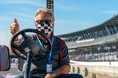 Efsane Mario Andretti, Indianapolis, Indiana 'daki Karbonhidrat Günü' nden önce sürücülerle konuşuyor..