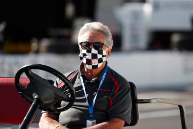 Efsane Mario Andretti, Indianapolis, Indiana 'daki Karbonhidrat Günü' nden önce sürücülerle konuşuyor..