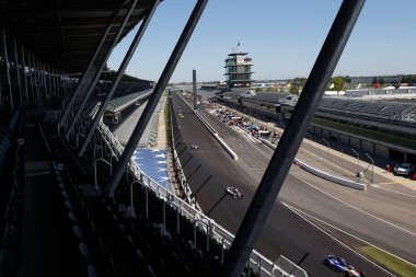 Hollanda 'nın Hoofddorp kentinden RINUS VEEthe (R) (21) Indianapolis 500 için Indianapolis, Indiana' daki Indianapolis Motor Yarış Pisti 'nde uygulamalar.