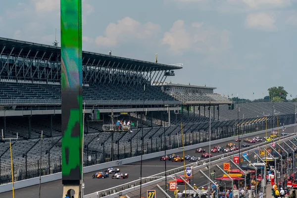 Die Grüne Flagge Fällt Auf Dem Indianapolis 500 Auf Dem — Stockfoto