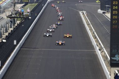 NTT IndyCar Serisi takımları Indianapolis 'teki Indianapolis 500 için Indianapolis Motor Yarış Pistine gidiyor..