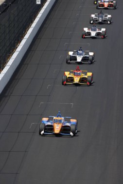 NTT IndyCar Serisi takımları Indianapolis 'teki Indianapolis 500 için Indianapolis Motor Yarış Pistine gidiyor..