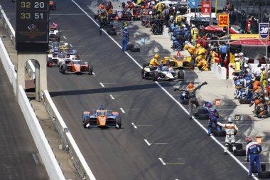 NTT IndyCar Serisi takımları Indianapolis 'teki Indianapolis 500 için Indianapolis Motor Yarış Pistine gidiyor..