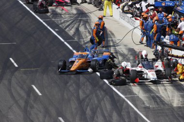 NTT IndyCar Serisi takımları Indianapolis 'teki Indianapolis 500 için Indianapolis Motor Yarış Pistine gidiyor..