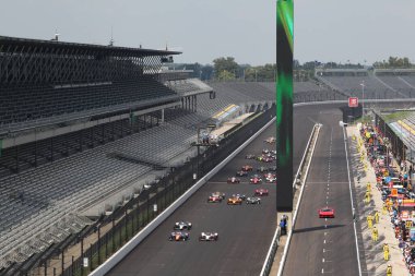 NTT IndyCar Serisi takımları Indianapolis 'teki Indianapolis 500 için Indianapolis Motor Yarış Pistine gidiyor..