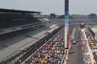 NTT IndyCar Serisi takımları Indianapolis 'teki Indianapolis 500 için Indianapolis Motor Yarış Pistine gidiyor..