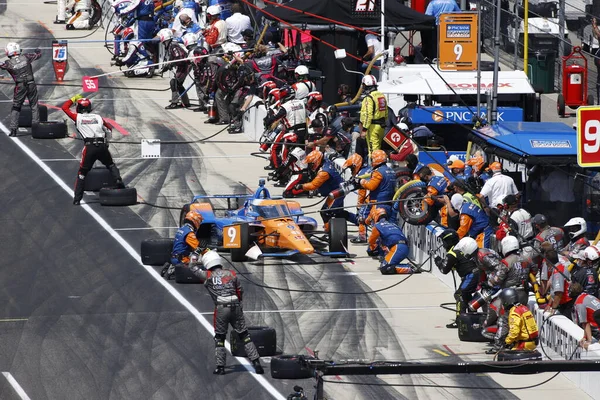 Ntt Indycar系列赛车队将在印第安纳波利斯的印第安纳波利斯赛道参加印第安纳波利斯500赛程的比赛 — 图库照片