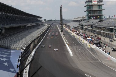 NTT IndyCar Serisi takımları Indianapolis 'teki Indianapolis 500 için Indianapolis Motor Yarış Pistine gidiyor..