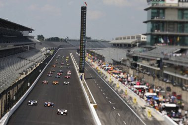 NTT IndyCar Serisi takımları Indianapolis 'teki Indianapolis 500 için Indianapolis Motor Yarış Pistine gidiyor..