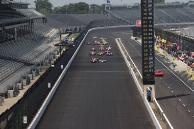 NTT IndyCar Serisi takımları Indianapolis 'teki Indianapolis 500 için Indianapolis Motor Yarış Pistine gidiyor..