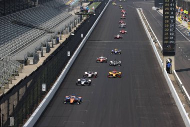 NTT IndyCar Serisi takımları Indianapolis 'teki Indianapolis 500 için Indianapolis Motor Yarış Pistine gidiyor..