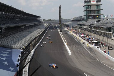 NTT IndyCar Serisi takımları Indianapolis 'teki Indianapolis 500 için Indianapolis Motor Yarış Pistine gidiyor..