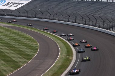 NTT IndyCar Serisi takımları Indianapolis 'teki Indianapolis 500 için Indianapolis Motor Yarış Pistine gidiyor..
