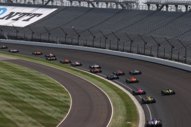 NTT IndyCar Serisi takımları Indianapolis 'teki Indianapolis 500 için Indianapolis Motor Yarış Pistine gidiyor..