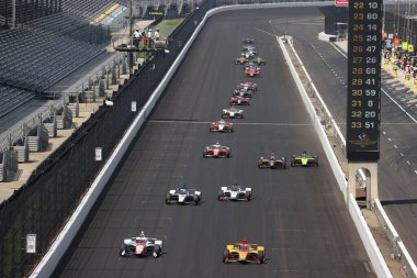 NTT IndyCar Serisi takımları Indianapolis 'teki Indianapolis 500 için Indianapolis Motor Yarış Pistine gidiyor..