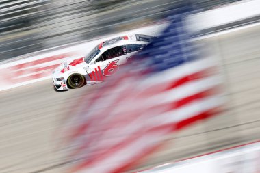Ryan Newman (6) Dover, Delaware 'deki Dover International Speedway' de Drydene 311 (2) için yarışıyor..