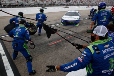 Ty Dillon (13) Loudon, New Hampshire 'da bulunan New Hampshire Motor Speedway' de Foxwoods Resort Casino 301 için yarışıyor..