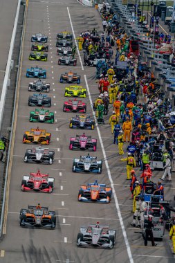 Madison Illinois 'deki World Wide Technology Hipodromu' nda Bommarito Otomotiv Grubu 500 'e yeşil bayrak düştü..